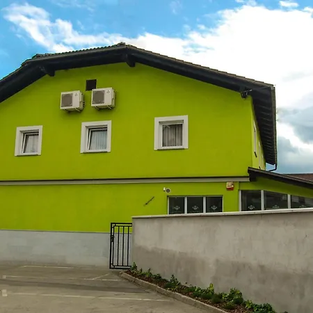 Pri Slovenc 3*