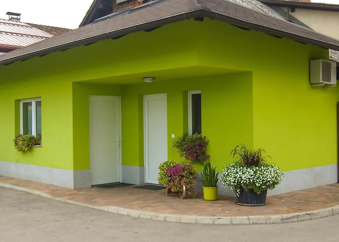 Bed & Breakfast Pri Slovenc 3*